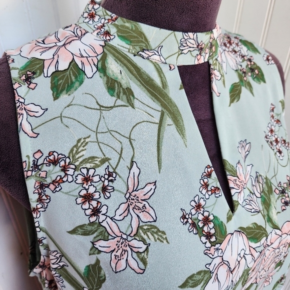 LOFT Women’s Floral Print Blue Keyhole Front Open Back Tie Sleeveless Blouse S - Picture 4 of 12